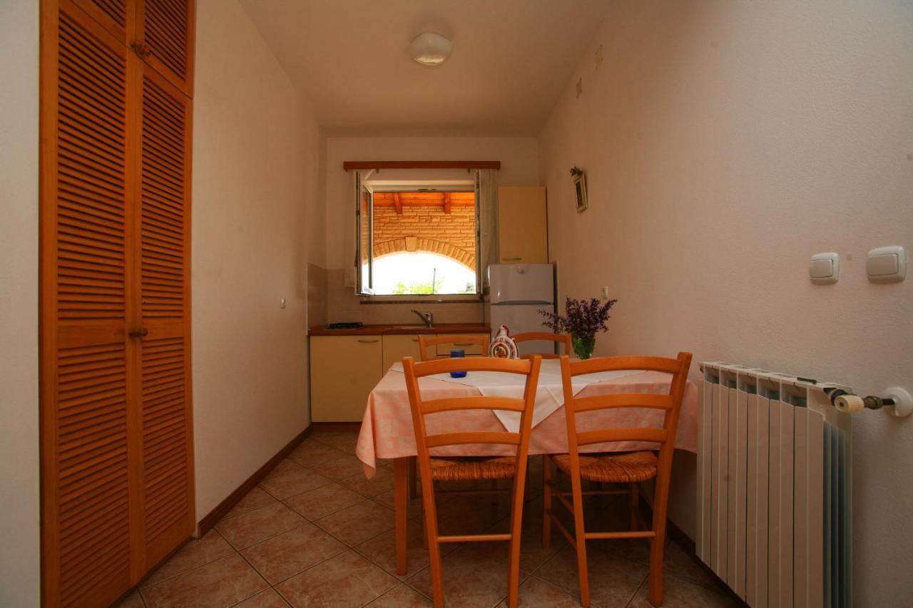 Apartments Villa Oliva Перой Экстерьер фото