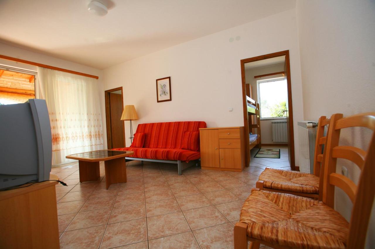Apartments Villa Oliva Перой Экстерьер фото